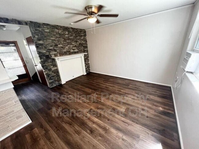 Building Photo - 15 Avenell Ln