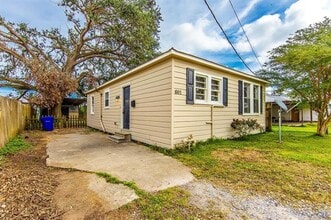 Building Photo - 601 Poplar St