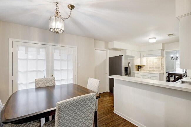 Foto del edificio - 6015 Valley Forge Dr