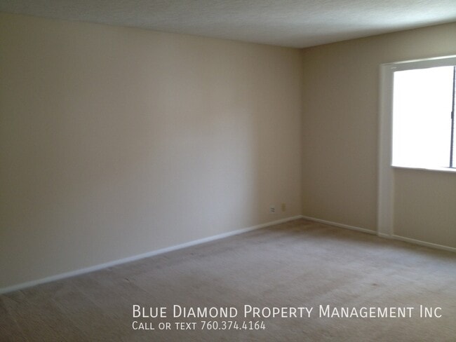 Building Photo - 2625 Pirineos Way