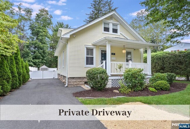 Foto del edificio - 385 Fern Ave