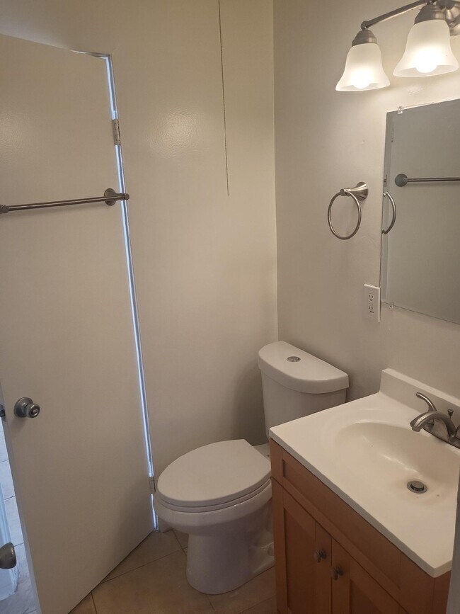 Foto del edificio - 15741 Blaine Ave
