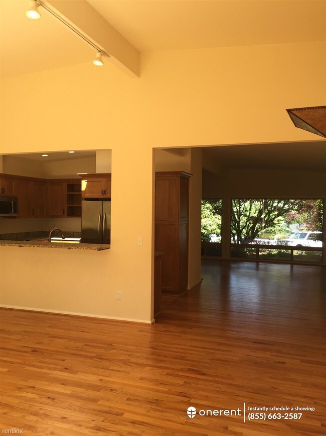 Building Photo - 4 br, 2.5 bath House - 8445 NE 9th St