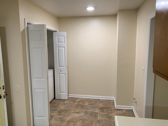 Building Photo - 3101 Conviser Dr