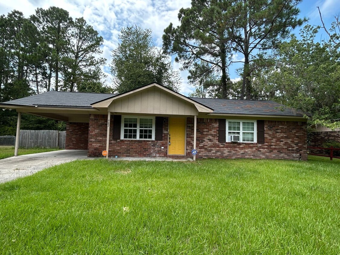 Primary Photo - 982 White Cir