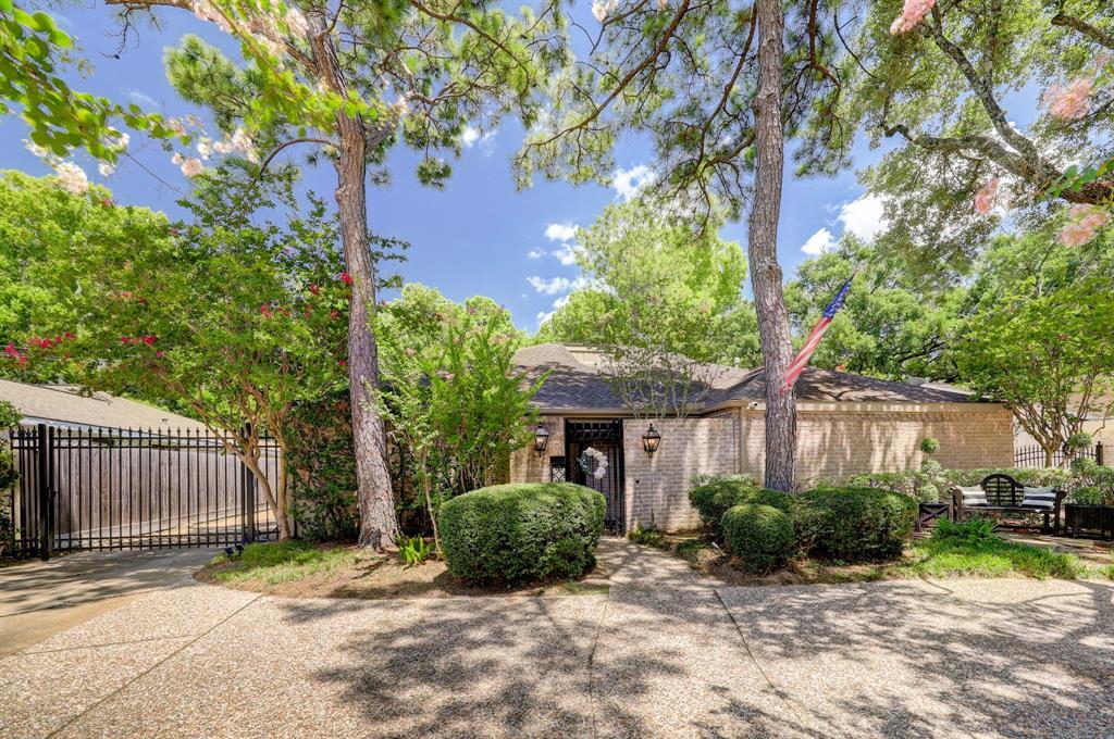 Primary Photo - 2215 Briarpark Dr