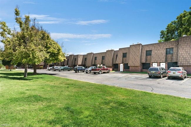 Building Photo - 506 W Orchard Ln