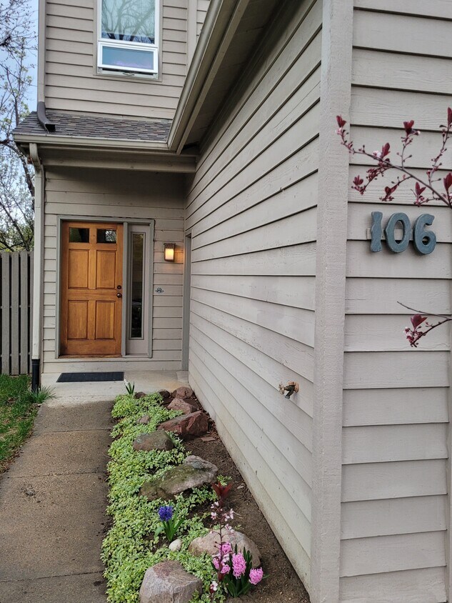 Primary Photo - 106 Genesee Ct