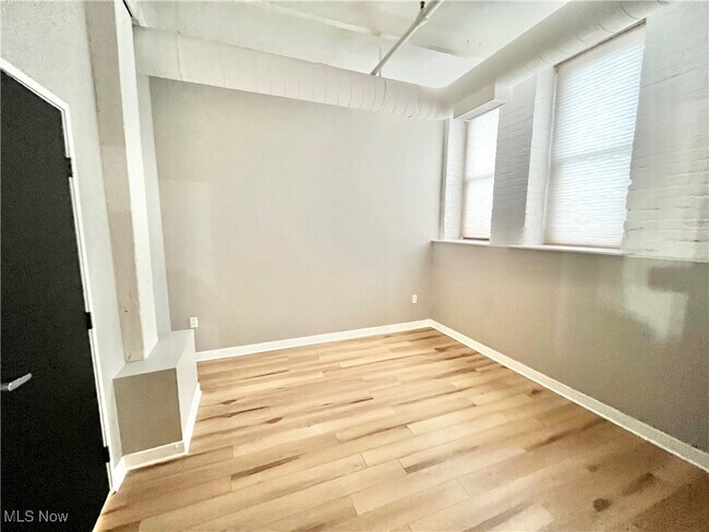 Foto del edificio - 1133 W 9th St