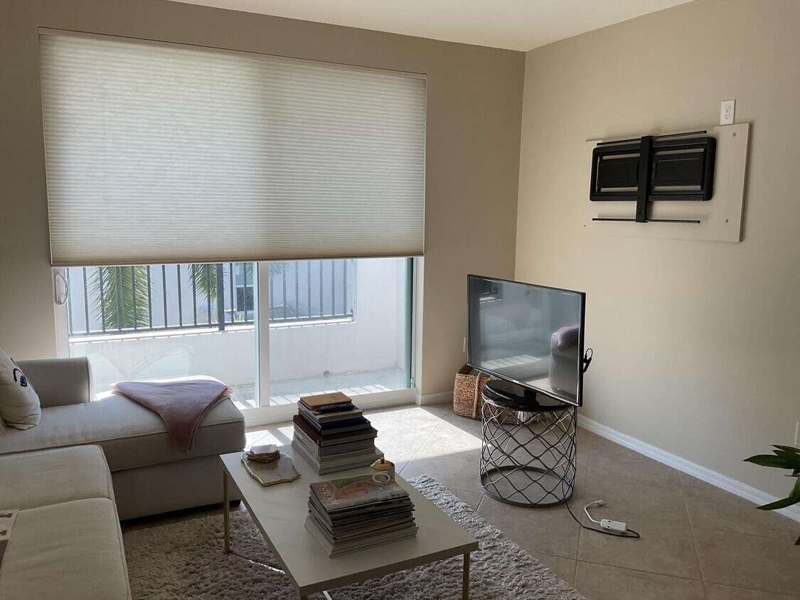 Foto del edificio - 2401 NE 65th St