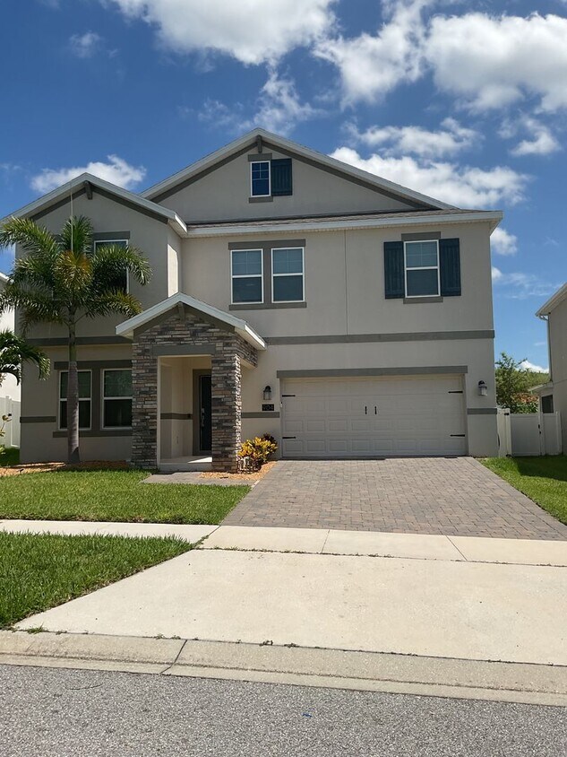 Foto principal - Beautiful 4 Bedroom 2 1/2 Bath Home in Gro...