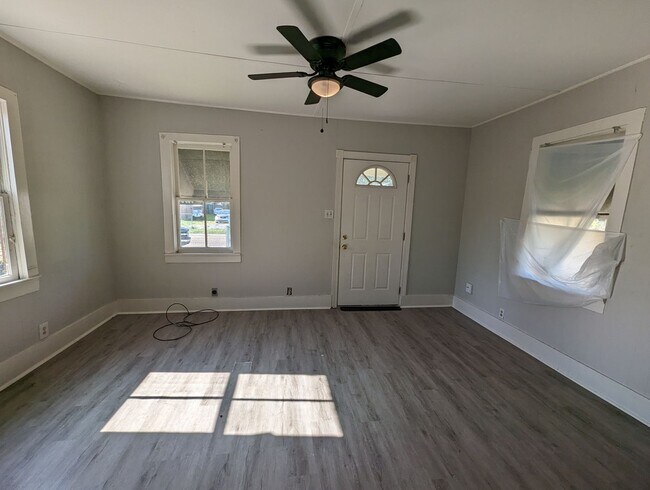 Foto del edificio - 3 Bed 1 Bath Cozy Home