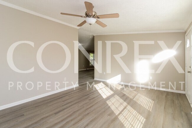 Building Photo - Lovely Three Bedroom