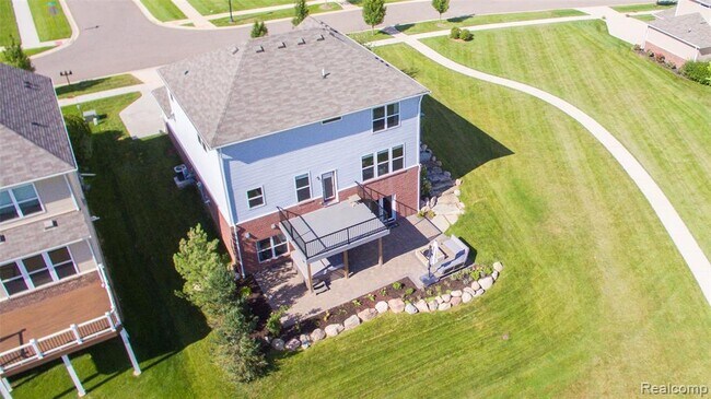 Building Photo - 57901 Russet Ln