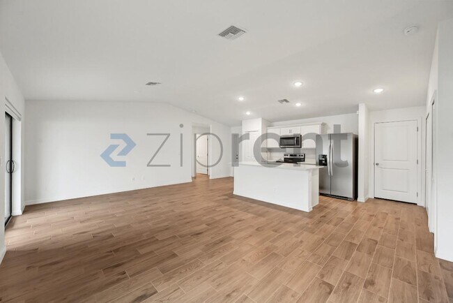 Building Photo - Unit
