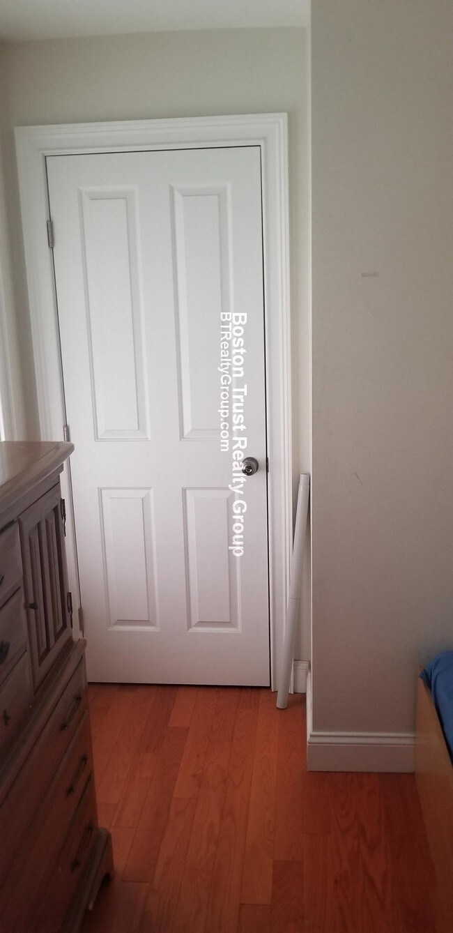 Building Photo - 6 Woodville Park