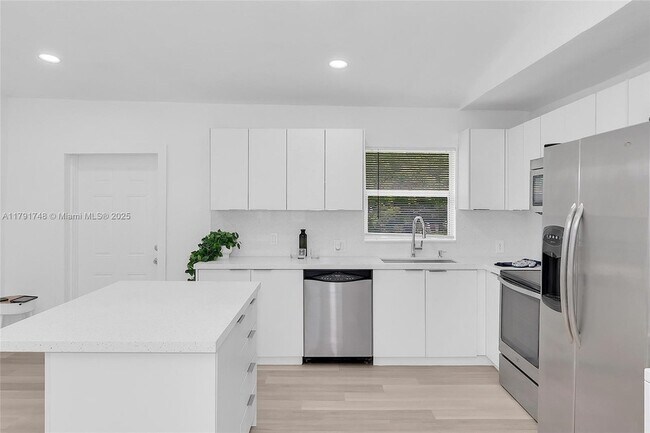 Foto del edificio - 3413 SW 12th Ct