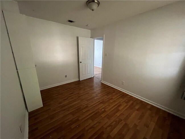 Foto del edificio - 327 W Olive St