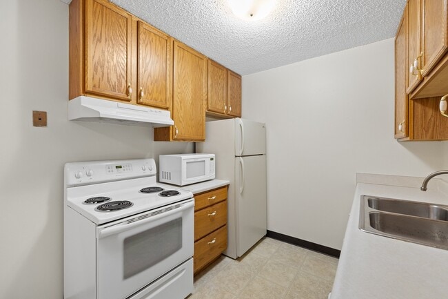 Building Photo - Country Bluff Apartments