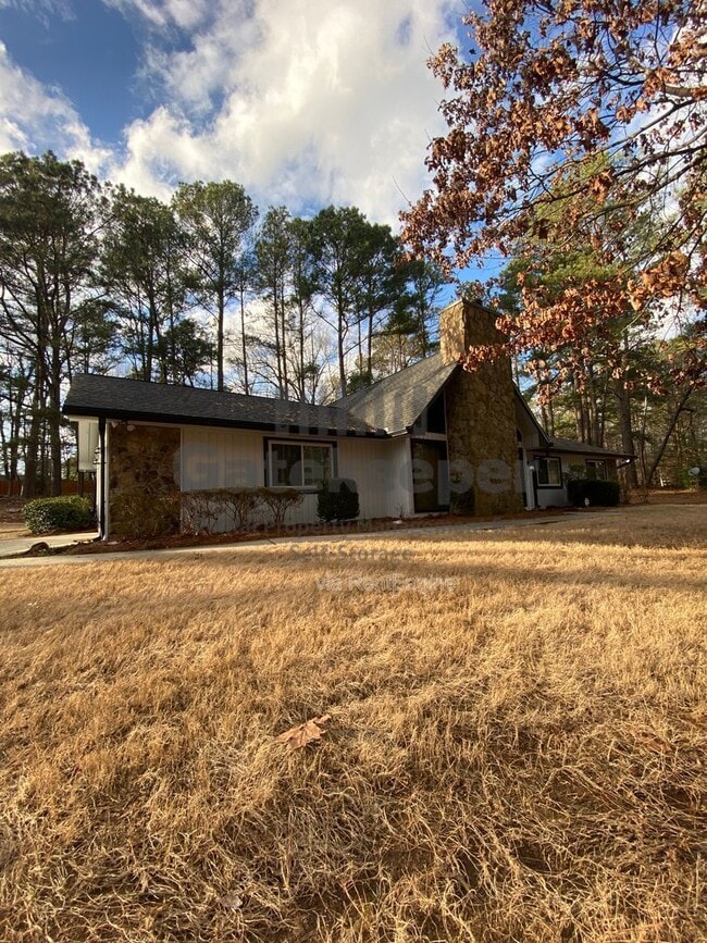 Building Photo - 335 Fairfield Cir
