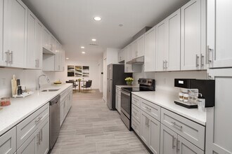 Building Photo - 100 Wall St