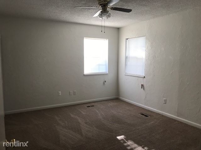 Building Photo - 3 br, 1 bath House - 401 N. Doris