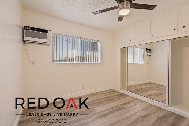 Foto del edificio - Stunning Two Bedroom with Beautiful Hardwo...