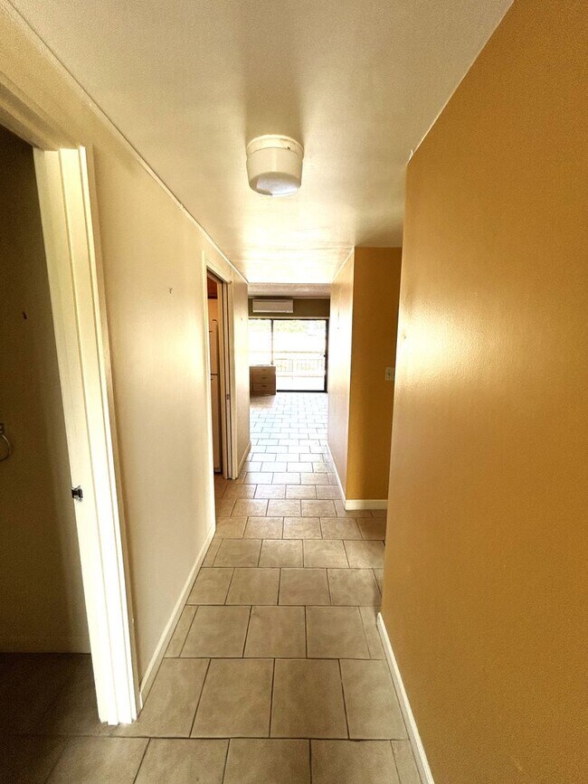 Building Photo - 2 Bedroom 2 Bath Unfurnished Condo