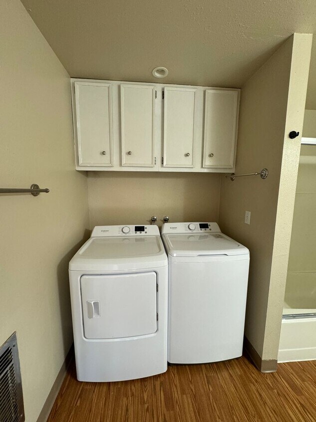 Primary Photo - 2bdrm, 1 bath duplex with attached garage ...