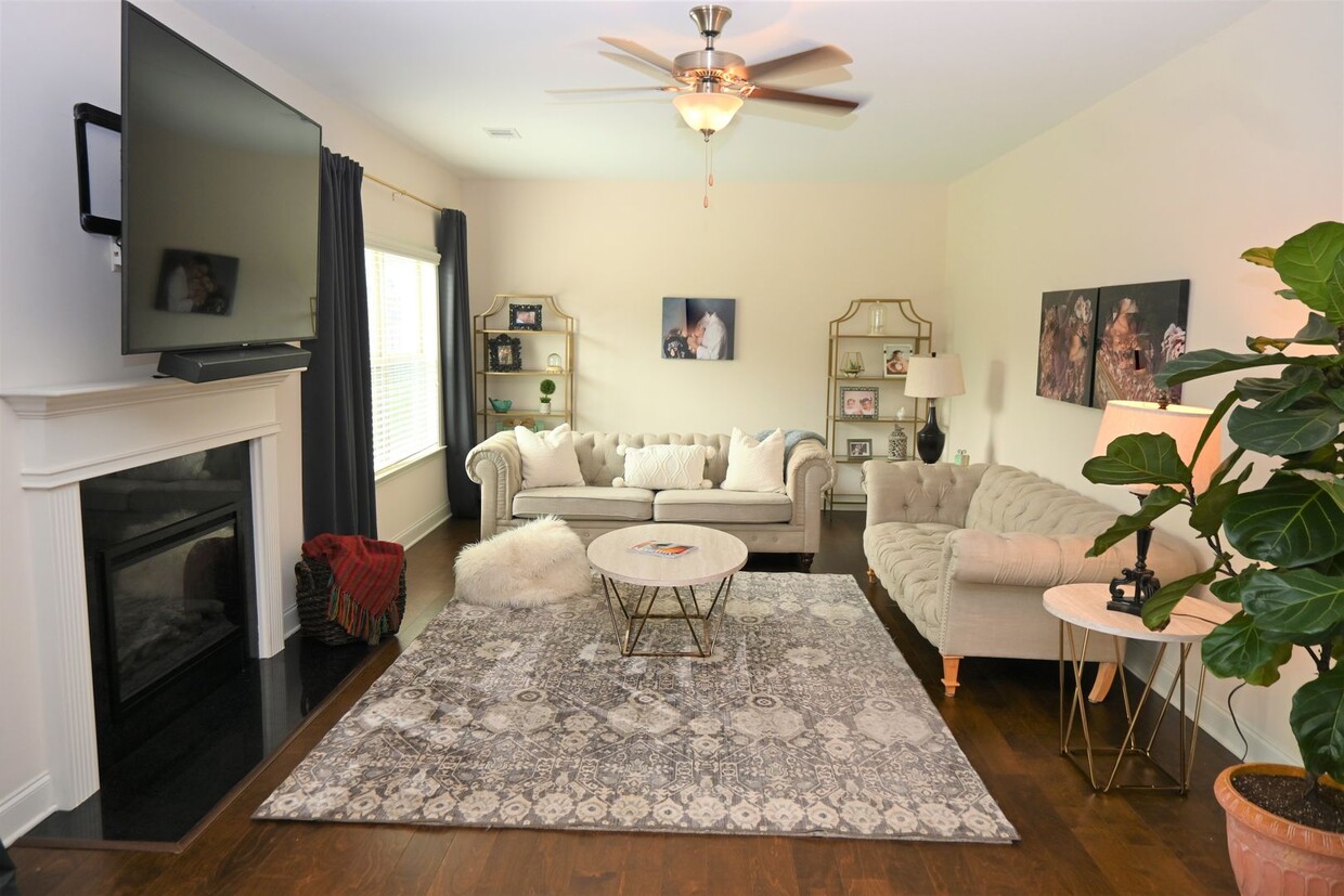 Primary Photo - 4 bedroom 2.5 bath