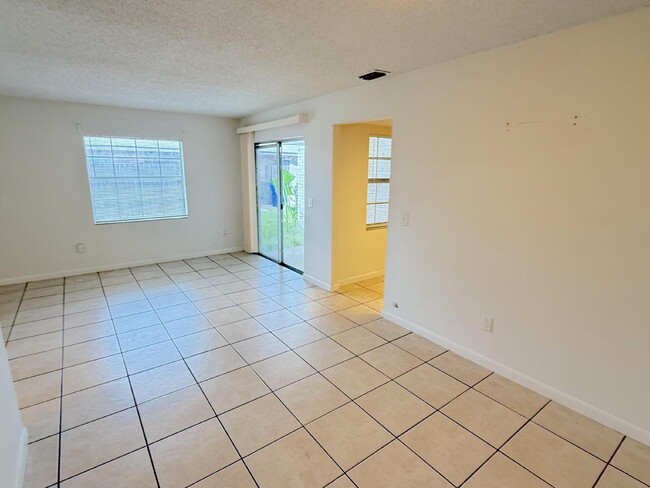 Foto del edificio - Charming 1-Bedroom Spacious Retreat in Bra...