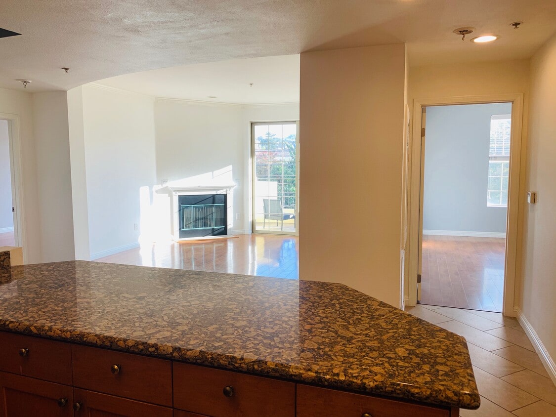 Foto principal - 12407 Moorpark St