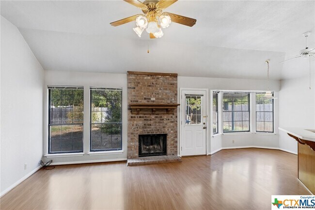 Building Photo - 917 Filly Ln