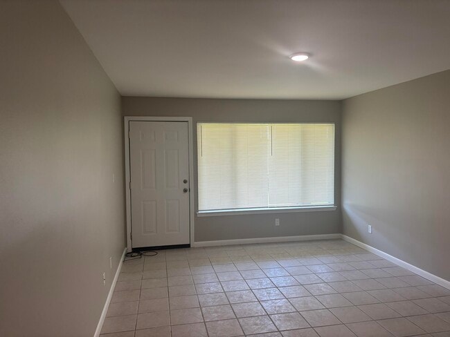Building Photo - 210 Pelham Rd