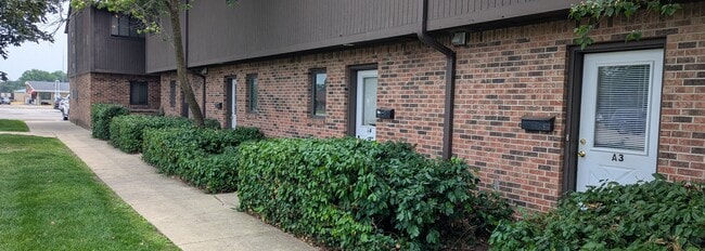 Building Photo - Colonial Apartments