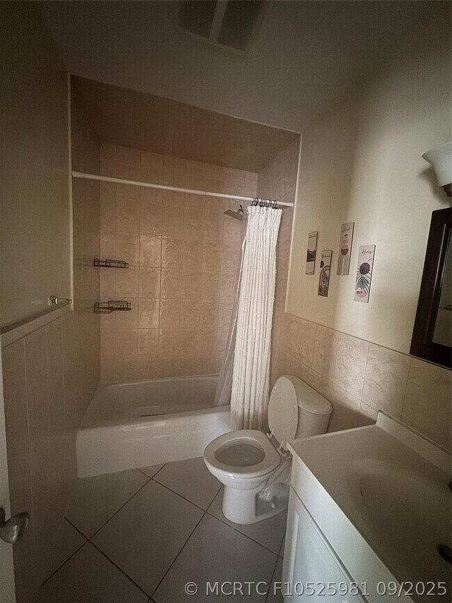 Foto del edificio - 2220 NE 68th St