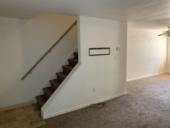 Building Photo - 802 Westbury Rd