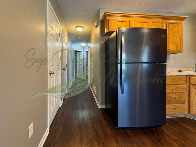 Building Photo - HOME IN GRAIN VALLEY