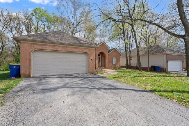 Building Photo - 144 Lost River Ln