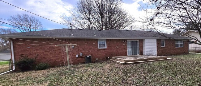 Foto del edificio - Beautiful 3 Bedroom Ranch in the Kickapoo School District! $1495