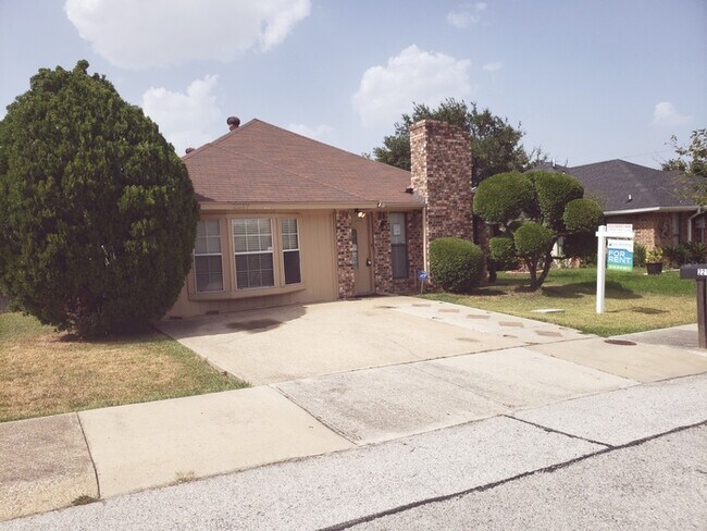 Foto del edificio - 2217 Rockwood Dr