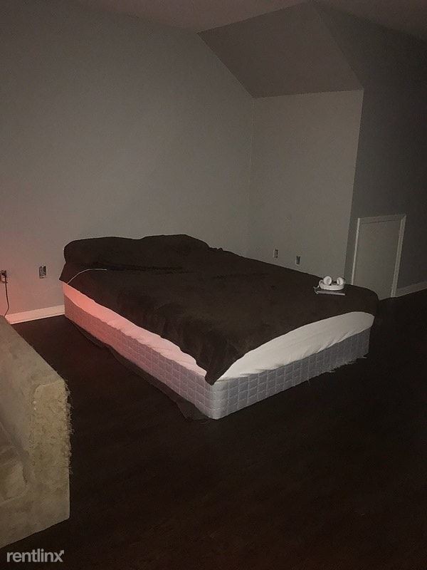 Building Photo - 201 Meadow Croft Cir