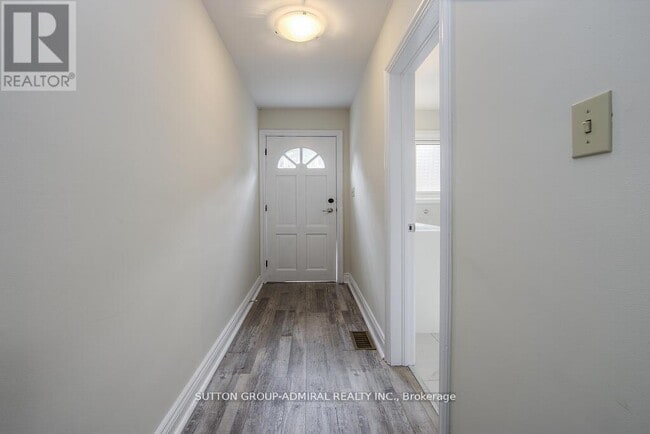 Building Photo - 7887 Dufferin St