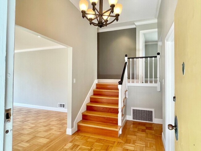 Building Photo - 3BR/ 2.5BA Elegant Home! With Bonus or Fam...