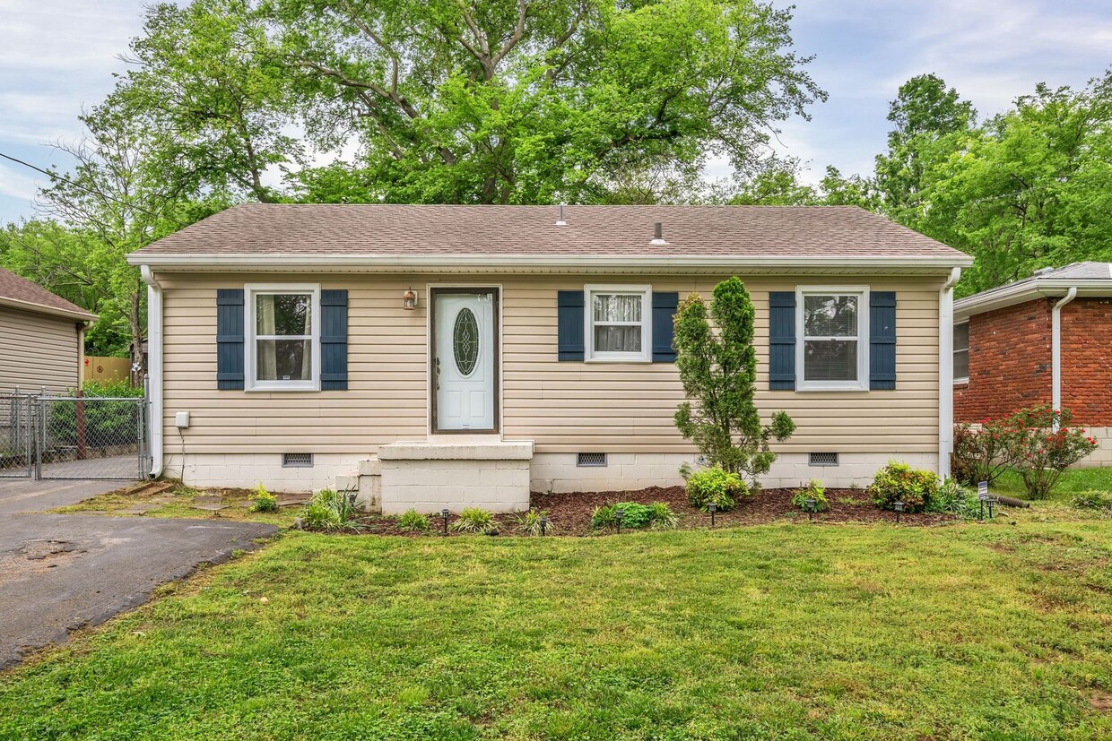 Primary Photo - Freshly Renovated Charlotte Park 3/2 Home
