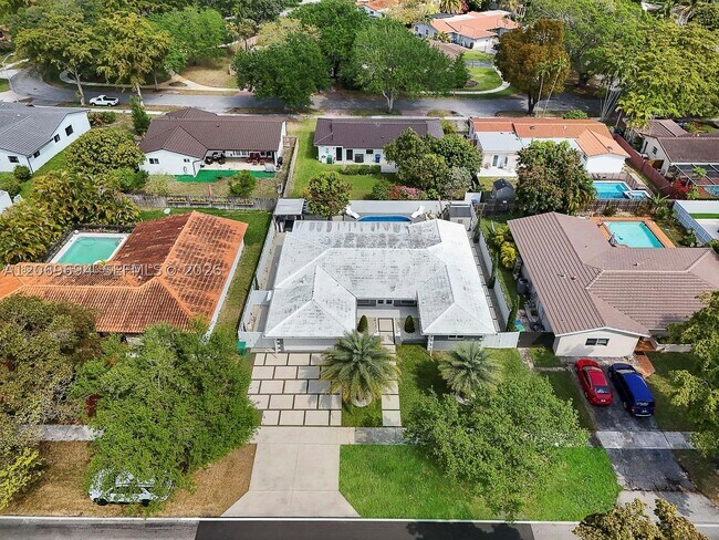 Building Photo - 6951 Miami Lakeway S