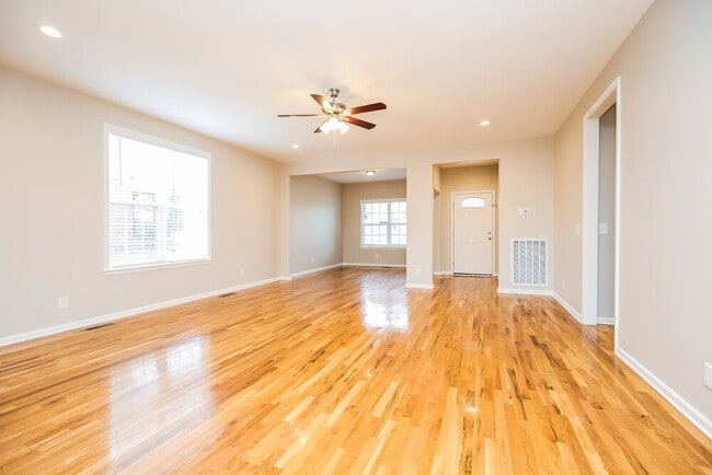 Building Photo - 1214 Saddle Brk