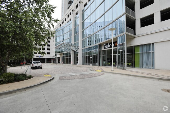 Foto principal - Realm Condominiums