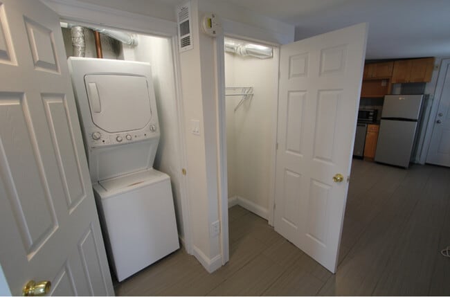 Building Photo - 1920 Bainbridge St