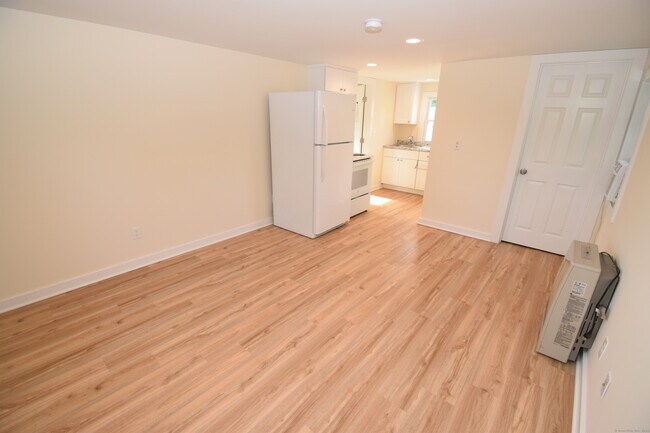 Building Photo - 37 Dudley Ln